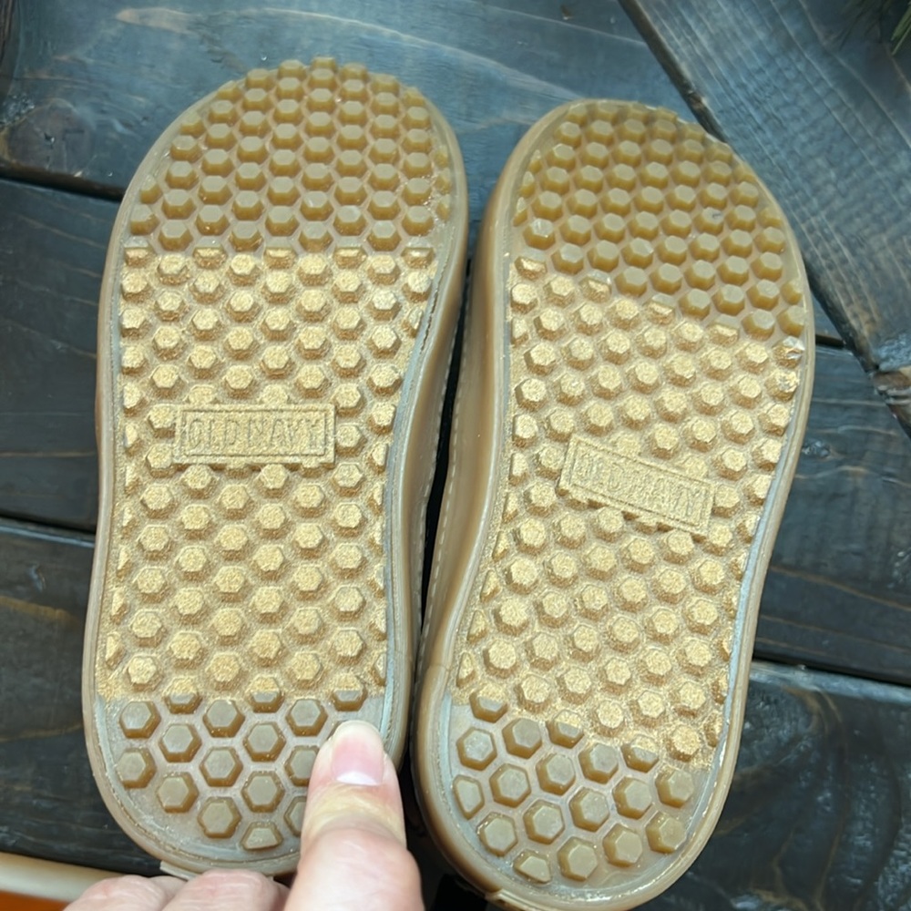 NWOT Old Navy Sneakers - Picture 6 of 7